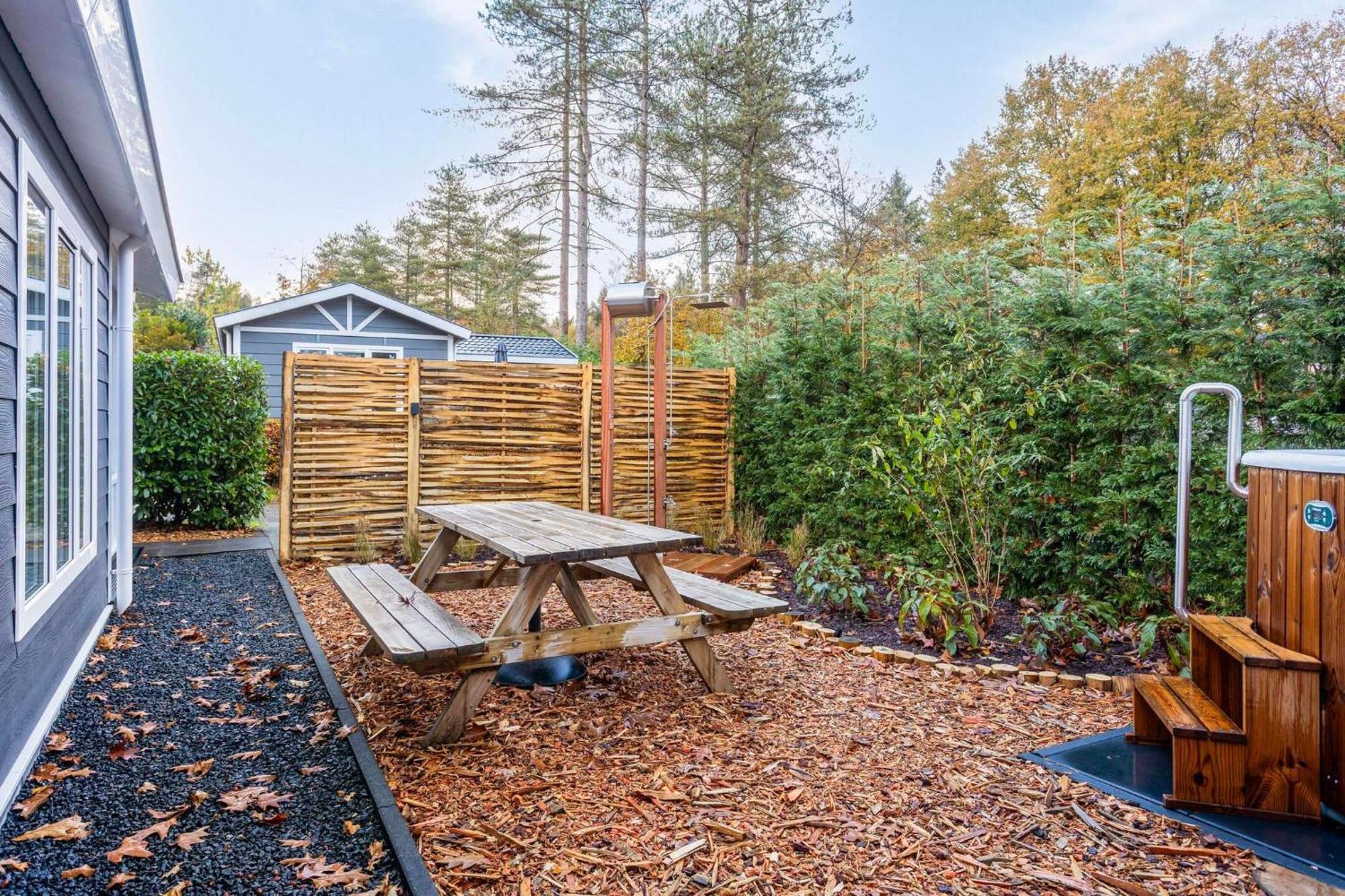 Vakantiepark De Thijmse Berg Rhenen Bagian luar foto